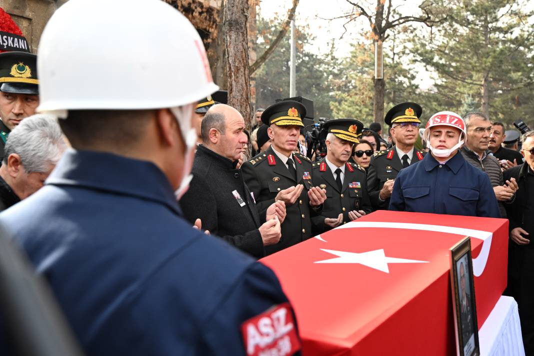 Kayseri şehidine ağladı! Tuğgeneral İsa Baydilli'ye son veda - Resim: 13